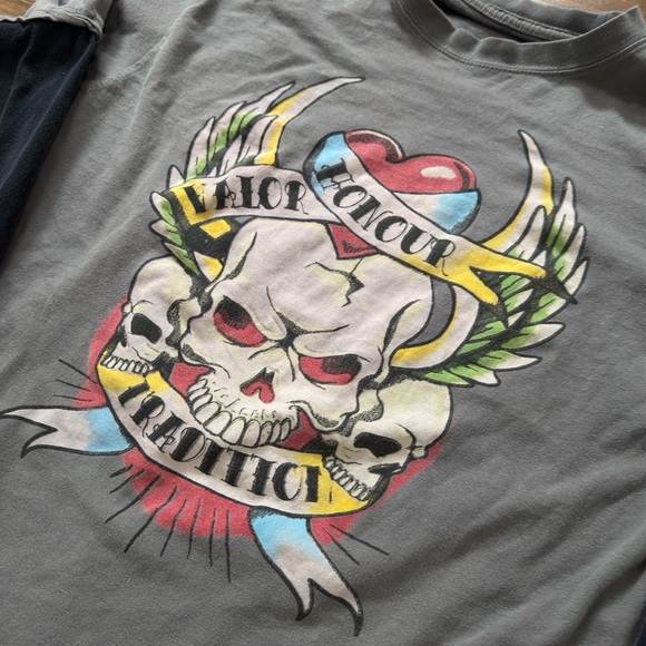 Gray Long Sleeve Skull Graphic Tee - Picture 2 of 3
